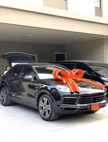 ปังไม่หยุด จ๊ะ อาร์สยาม ถอยรถหรูคันใหม่ป้ายแดงเพิ่มอีกคัน แฟนๆแห่ส่องทะเบียน - ครูโอ๋ รูปที่ 0