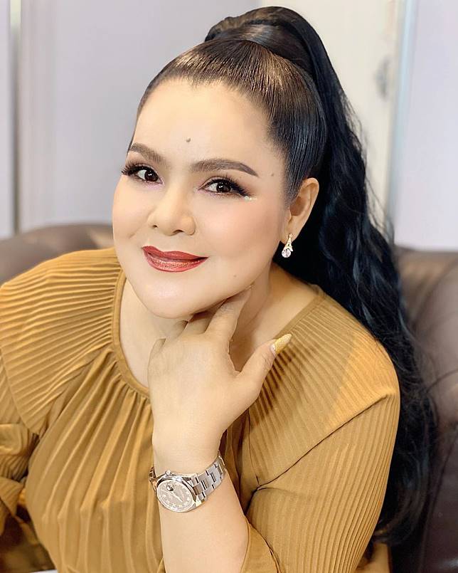 แน่นเอี้ยดเต็มกระเป๋า “ฮาย อาภาพร” เปิดลอตเตอรี่หลายปึก มีใครสู้บ้าง! (มีคลิป) - ครูโอ๋ รูปที่ 2